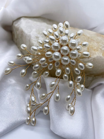 Classic Lustrous Pearl Cluster Pleat Pin